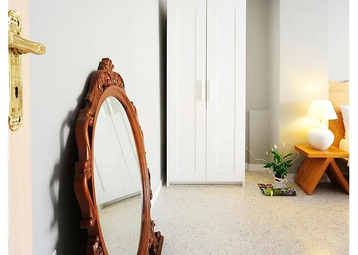 Live In Athens, Psyrri Central Apartments